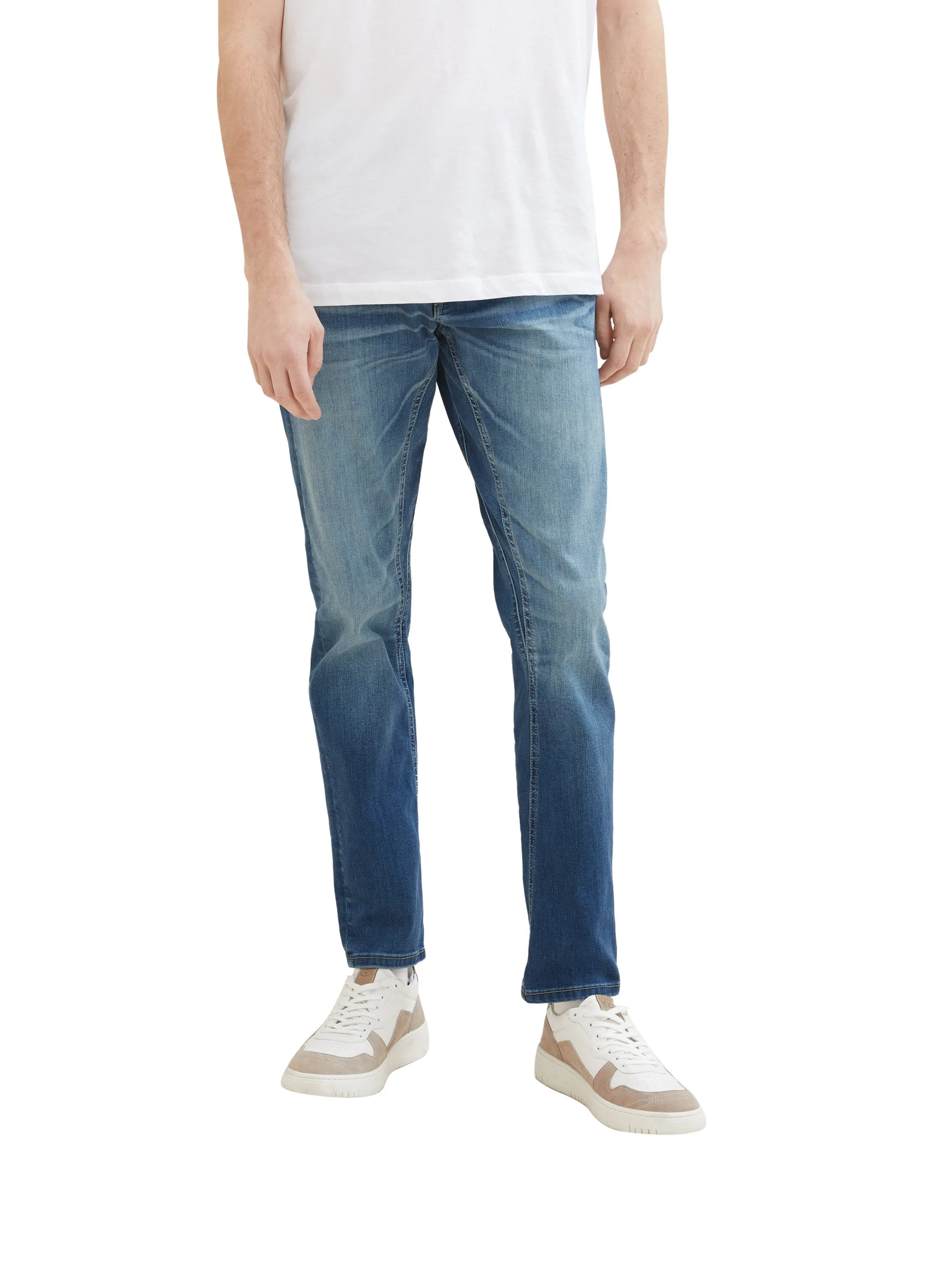 Regular Tapered Jeans mit recycelter Baumwolle