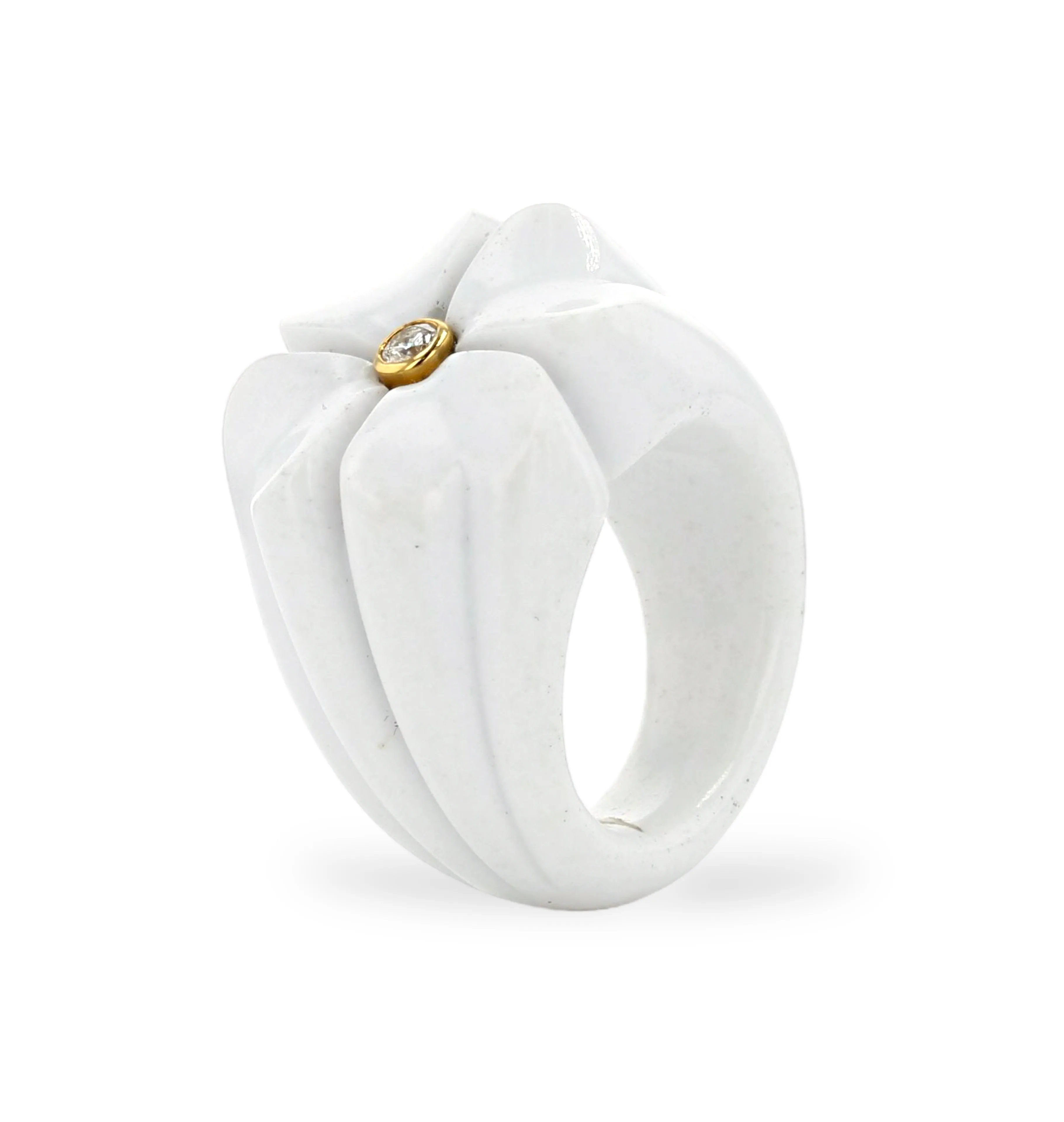 White agate clover 18k diamond ring